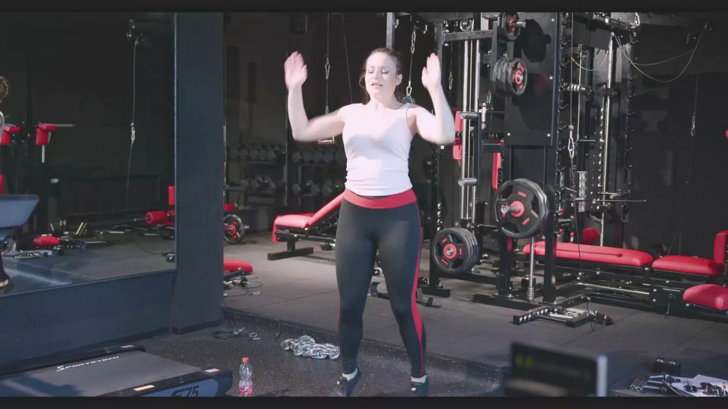 sexy foto nr. 1 von Nackt im Gym Hampelmänner