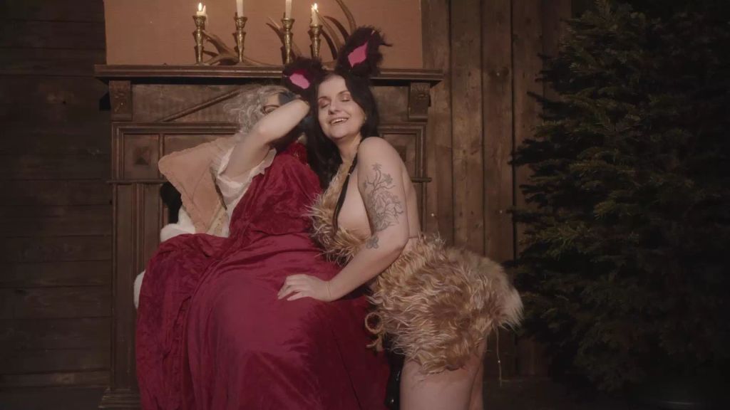 sexy foto nr. 2 von Rotkäppchen und der notgeile Wolf Teil 2 Fick für Omi