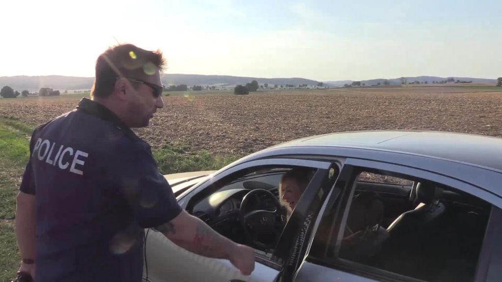 sexy foto nr. 3 von Polizeikontrolle! Und ich bin natürlich fällig!