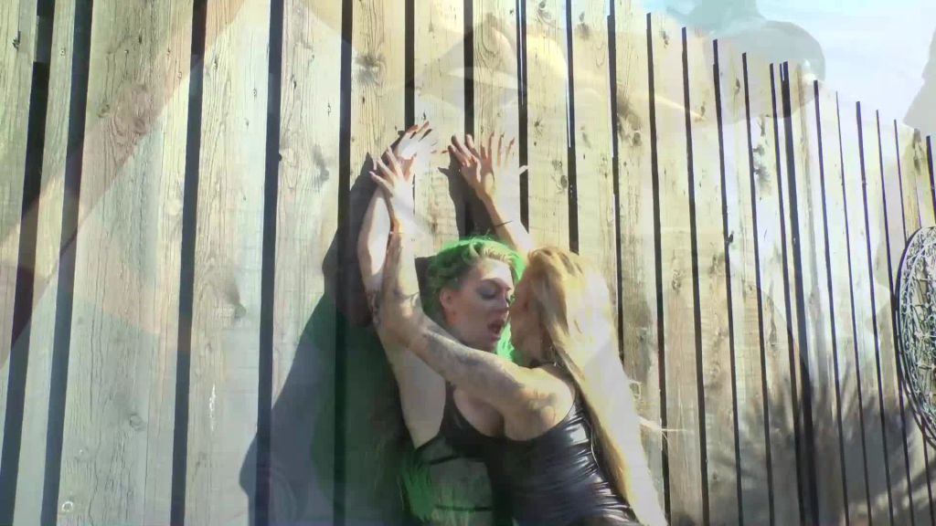 sexy foto nr. 8 von Lesbo Spermabeschuss