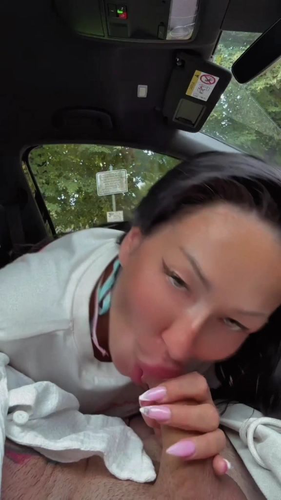 sexy foto nr. 2 von Blowjob nach dem Schwimmbad - Car Edition-