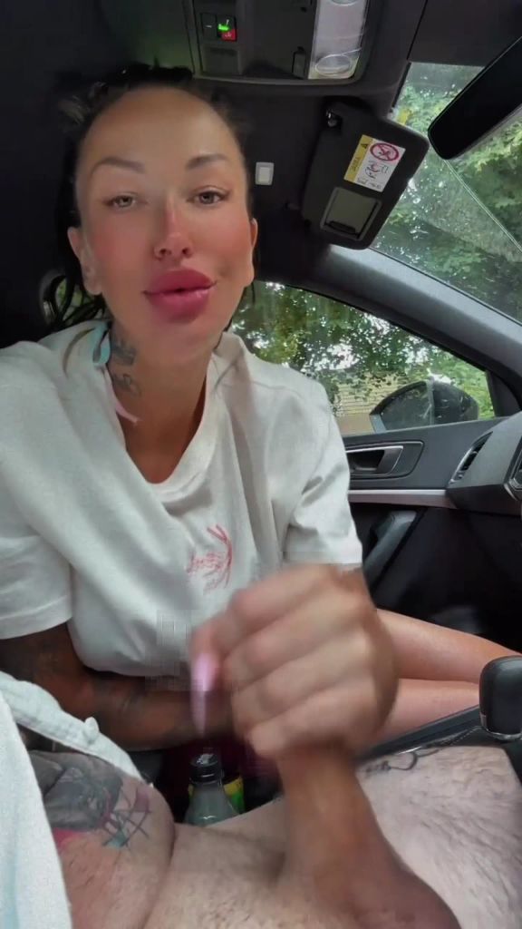 sexy foto nr. 8 von Blowjob  nach dem Schwimmbad - Car Edition-