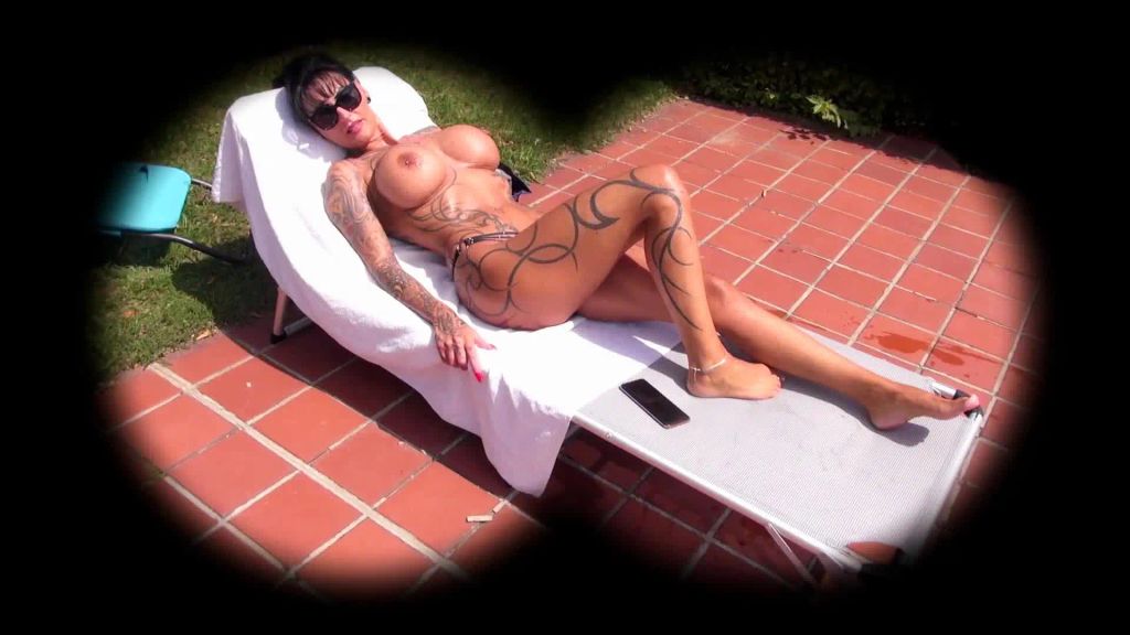sexy foto nr. 2 von Verrückter Fan spannt im Freibad und folgt mir nachhause
