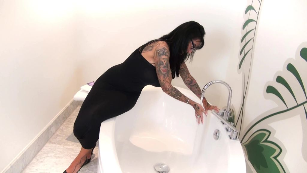sexy foto nr. 2 von Sari träumt vom saftigen Sklavenarsch