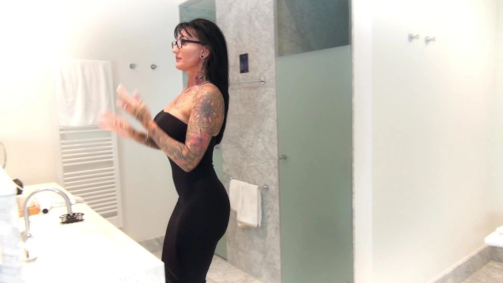 sexy foto nr. 3 von Sari träumt vom saftigen Sklavenarsch