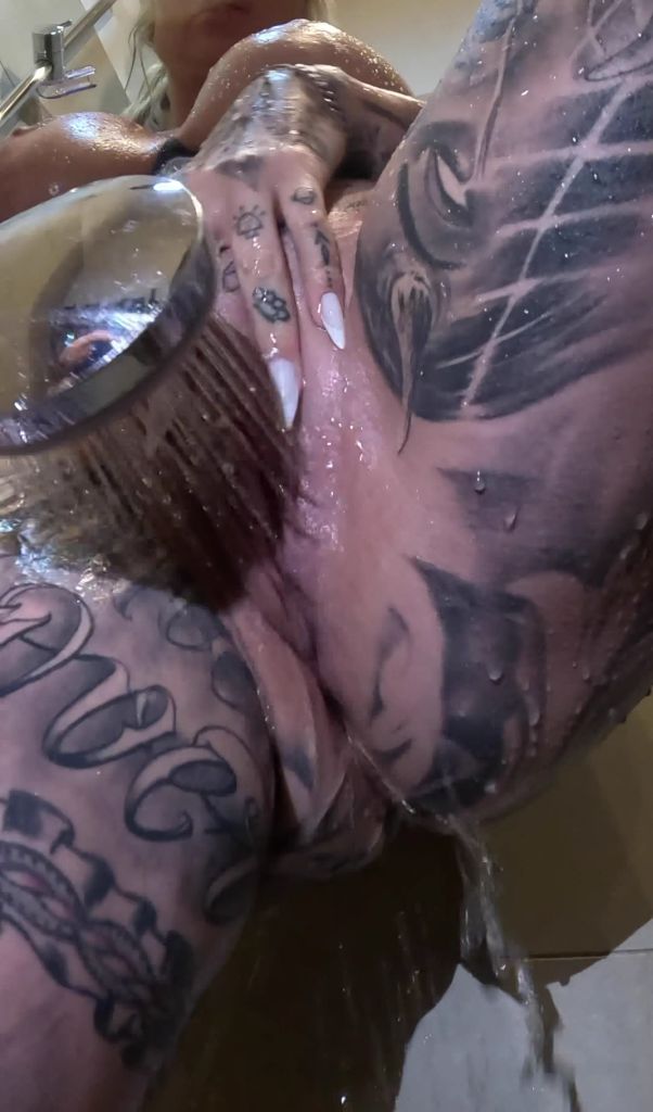 Vorschaubild 7 zum Video „Oil Shower Clip“