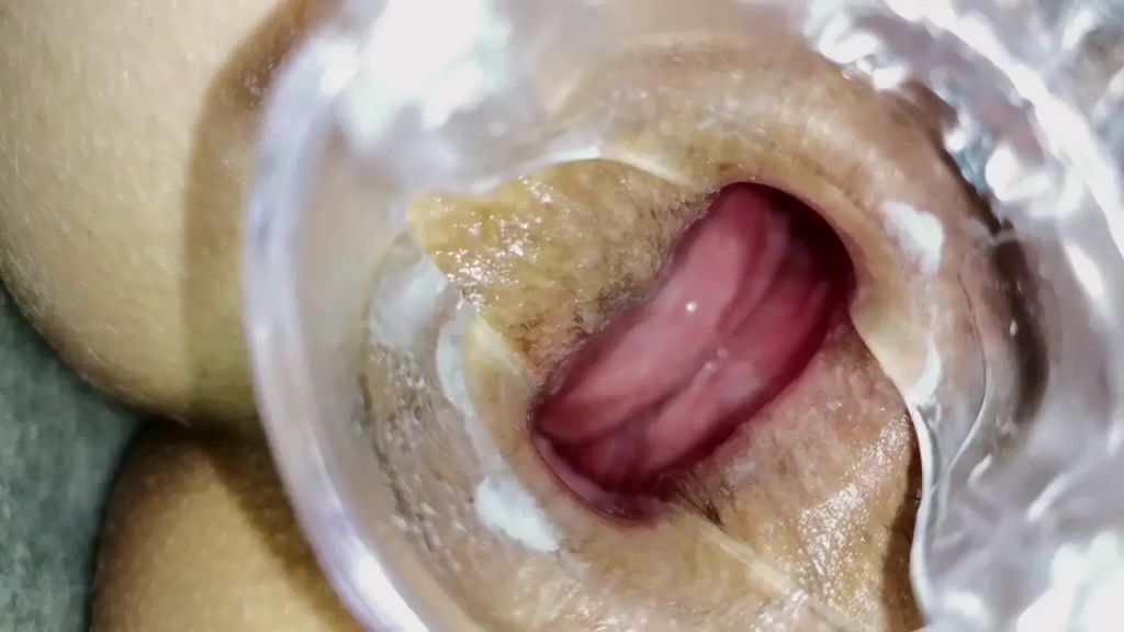 sexy foto nr. 5 von Furzen & klaffendes Arschloch mit einem Spekulum im Arsch