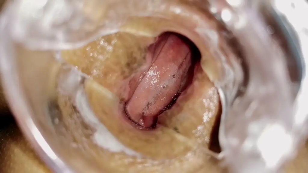 sexy foto nr. 6 von Furzen & klaffendes Arschloch mit einem Spekulum im Arsch