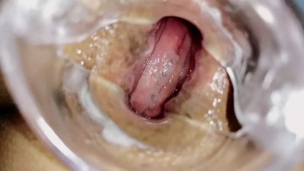 sexy foto nr. 8 von Furzen & klaffendes Arschloch mit einem Spekulum im Arsch