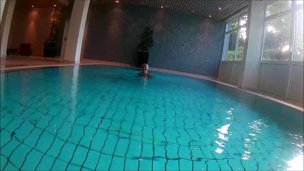 sexy foto nr. 2 von Sex im Pool unter dem Wasser Blowjob