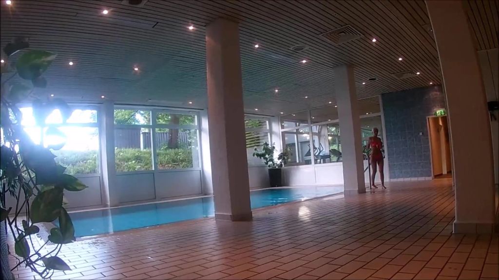 sexy foto nr. 8 von Sex im Pool unter dem Wasser Blowjob