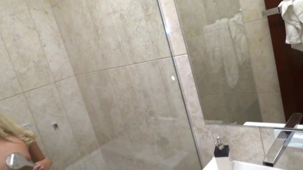 sexy foto nr. 3 von Spontaner Sex im Badezimmer