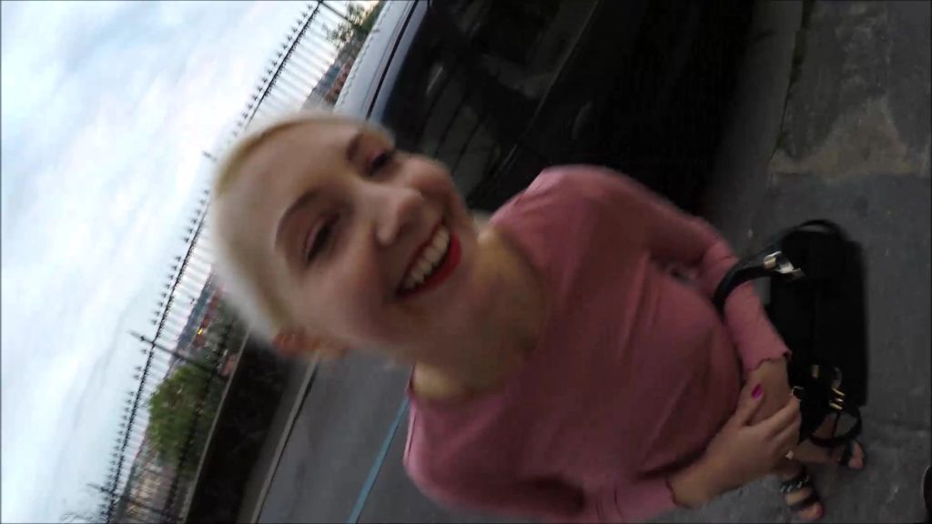 sexy foto nr. 2 von Pick up master: Mega public blowjob
