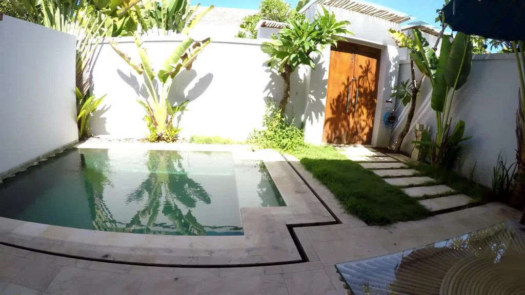 Sexdate im Urlaub: geiles Teenie im POV gefickt