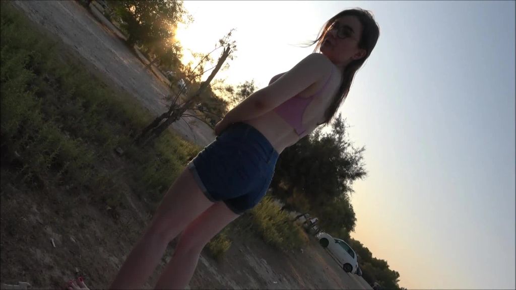sexy foto nr. 10 von Jeans Shorts Eingepisst!