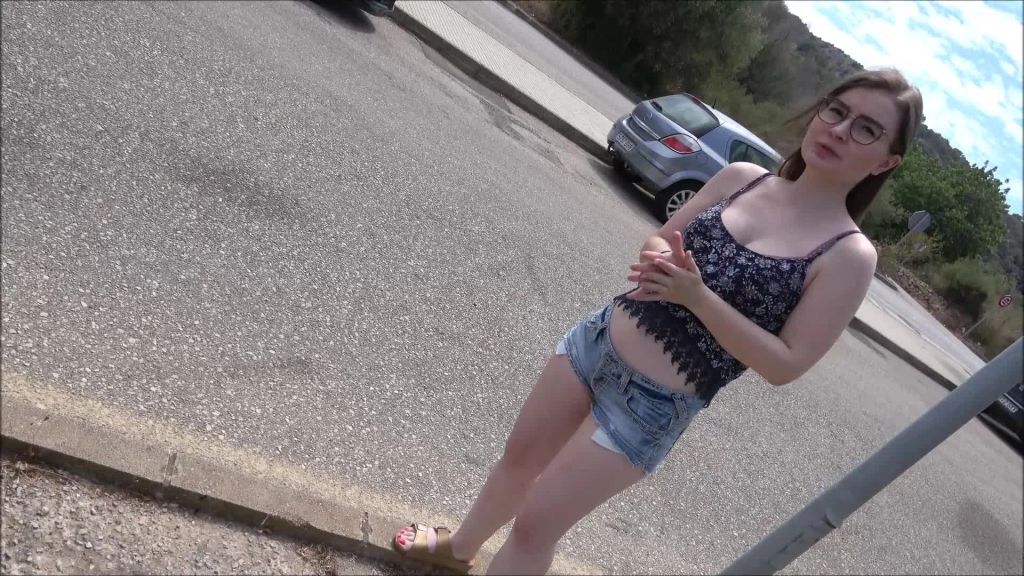 sexy foto nr. 1 von Schnell, ich muss PISSEN! Der Bus kommt gleich.