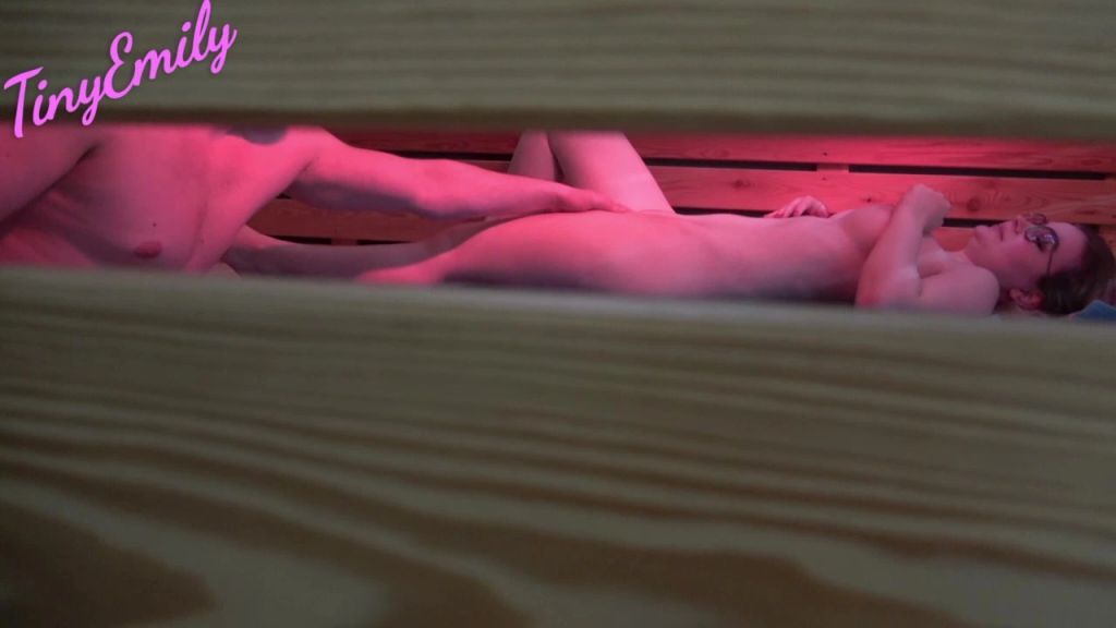 sexy foto nr. 2 von Mein ERSTES MAL in der SAUNA!!! Ohne Gummi AO Creampie