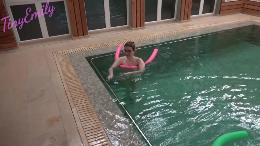Mein erster Sex im Pool Geil im Wasser Besamt