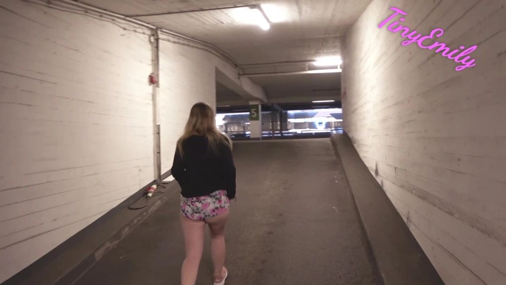 sexy foto nr. 4 von Public Los Gepisst Erwischt ?!? Natursekt Sturzbach