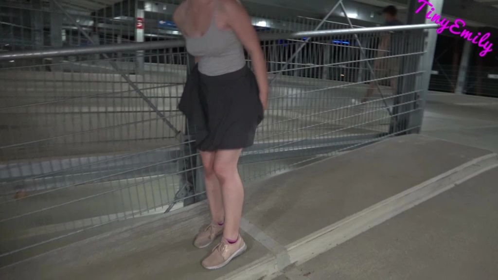 sexy foto nr. 4 von PUBLIC Piss Nach dem Dreh!! Ich Pisse das Sperma Raus!