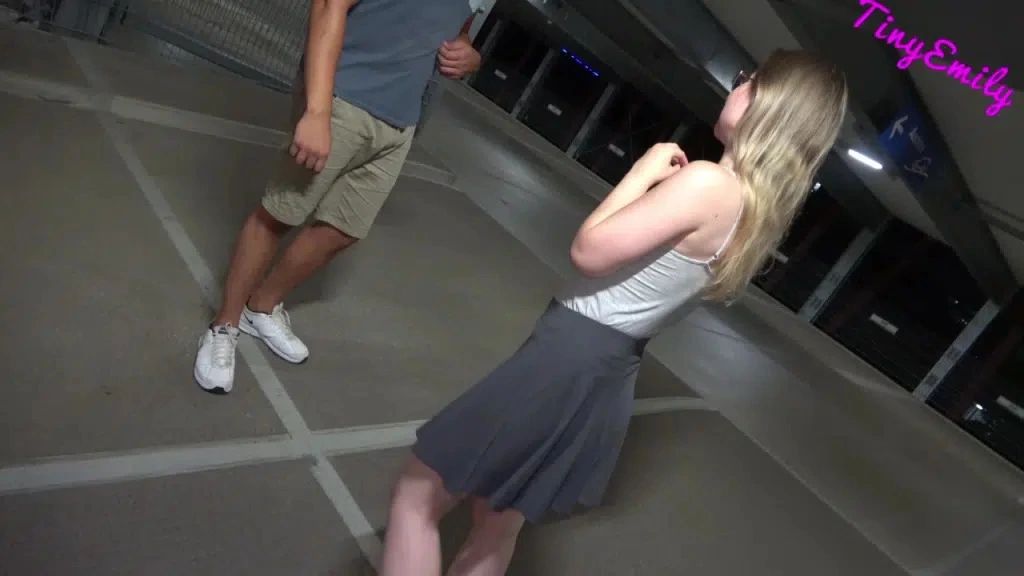 PUBLIC Piss Nach dem Dreh!! Ich Pisse das Sperma Raus!