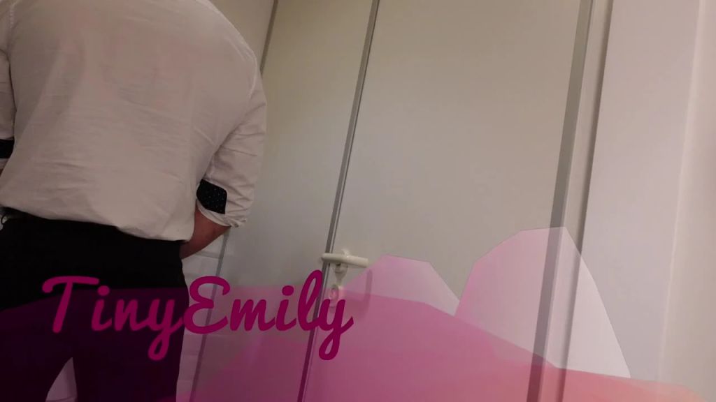 sexy foto nr. 1 von Sex heimlich auf dem Klo ? Ja oder Nein? Traust du dich ?