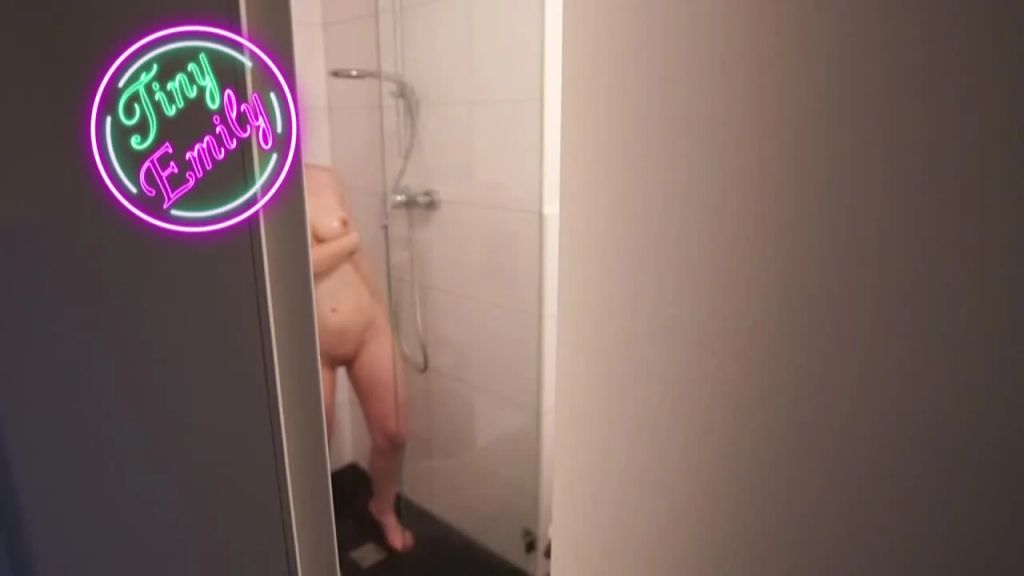 SpermaDusche EXTREM!! XXL Gesichtsbesamung Vom Spanner!