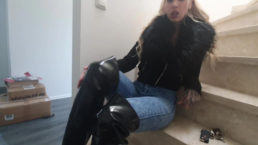 sexy foto nr. 8 von Auf die knie du nutzloser Sklave!