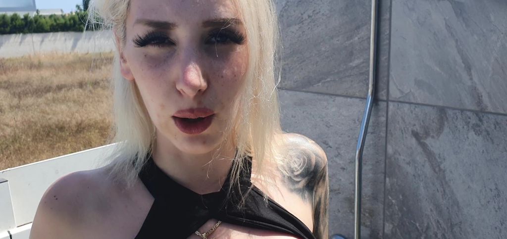 sexy foto nr. 2 von Abgepisst in der Outdorrdusche