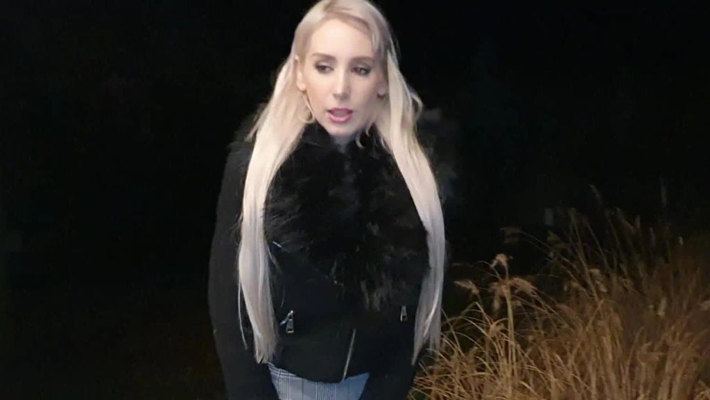 Abgepisst outdoor in lack heels es dampft