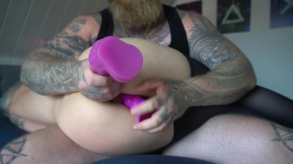 sexy foto nr. 5 von Stiefpapa zerfickt mein Loch mit den Dildos weil ich eine sc