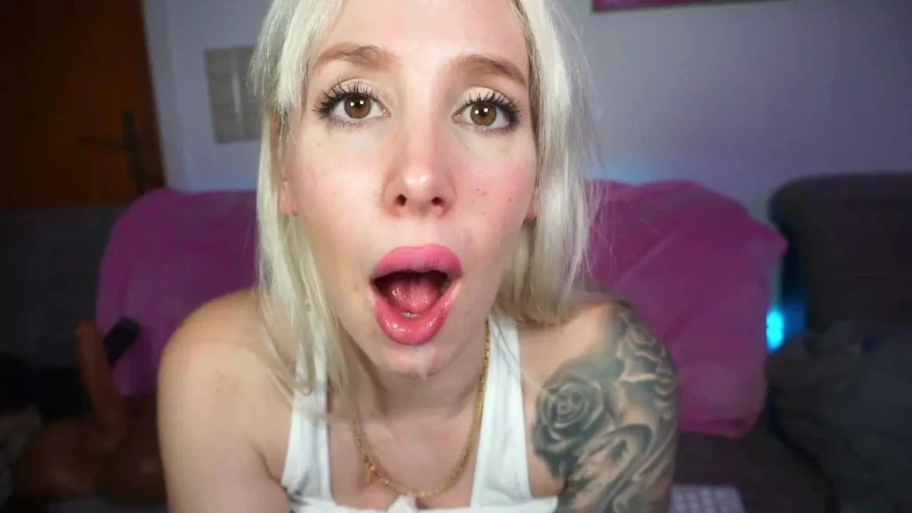 Dumme Stiefschwester ahegao nasser blowjob