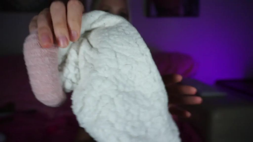 sexy foto nr. 3 von Fußfetisch! mit schwitzigen Füßen melkt deine Herrin dich ab