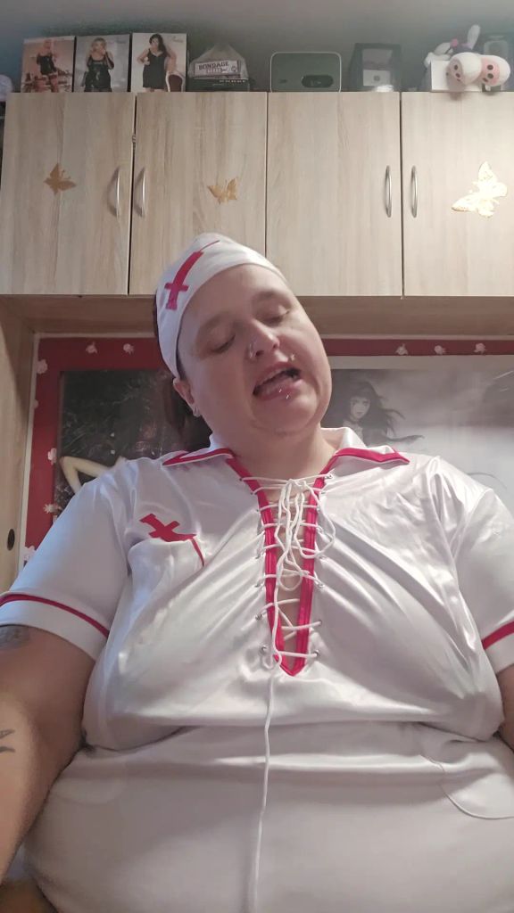 sexy foto nr. 1 von Verspielte Momente im Krankenschwester-Outfit