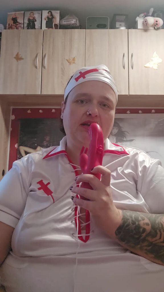 sexy foto nr. 3 von Verspielte Momente im Krankenschwester-Outfit