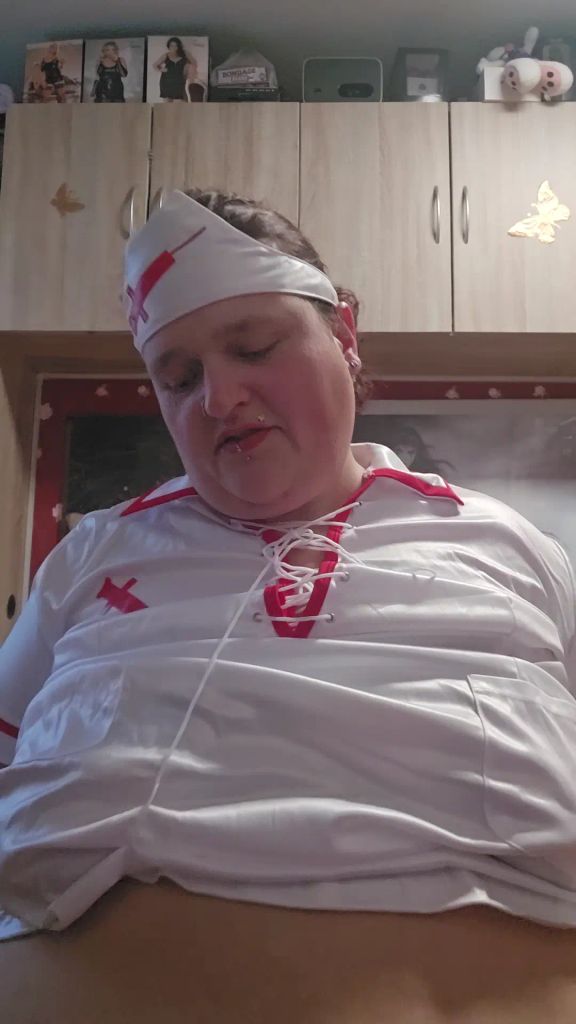sexy foto nr. 10 von Verspielte Momente im Krankenschwester-Outfit