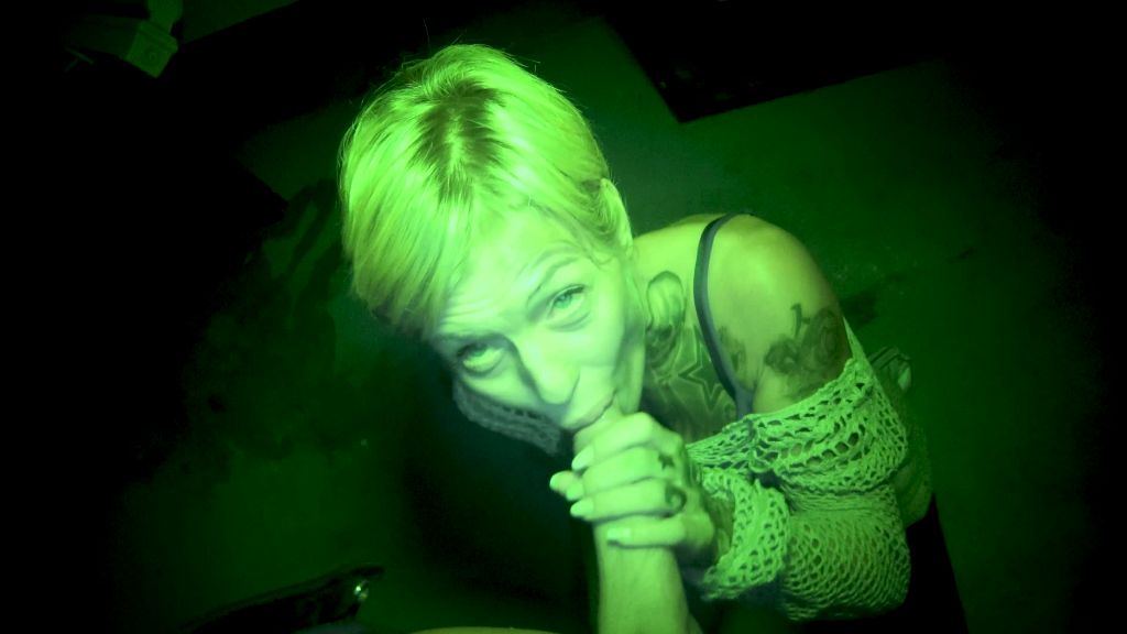 sexy foto nr. 4 von NIEMAND WIRD DICH FINDEN! Skinny-Blondine in Keller verschle