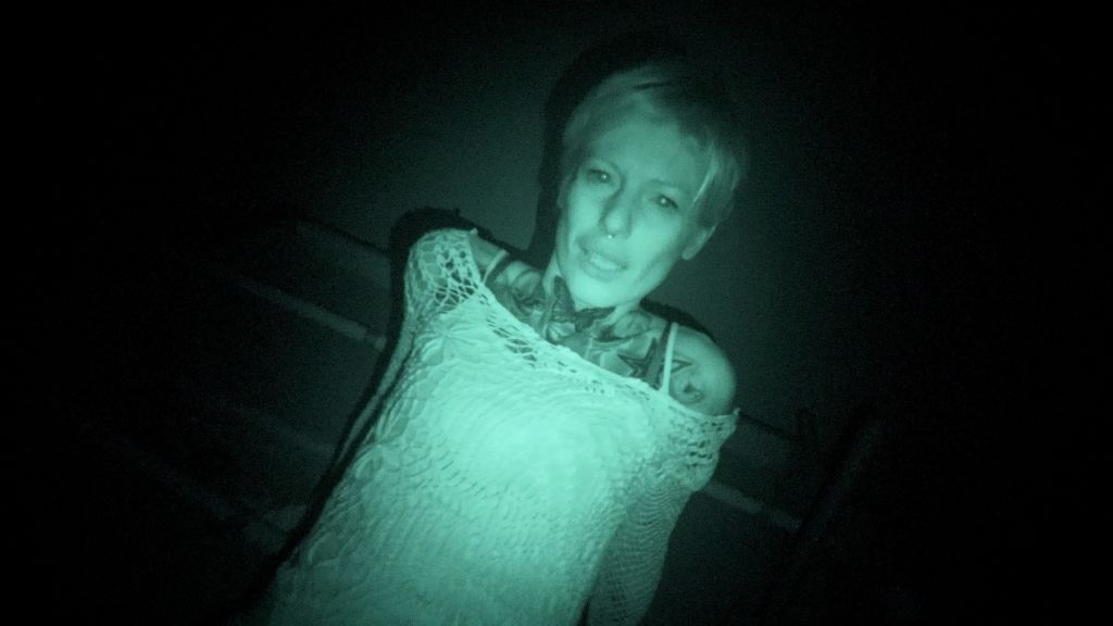 sexy foto nr. 9 von NIEMAND WIRD DICH FINDEN! Skinny-Blondine in Keller verschle