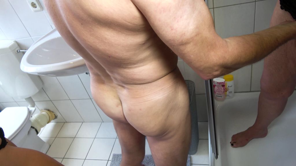 sexy foto nr. 3 von PRIVATE SWINGERPAARE IN DER DUSCHE - JETZT WIRDS PERVERS!!!