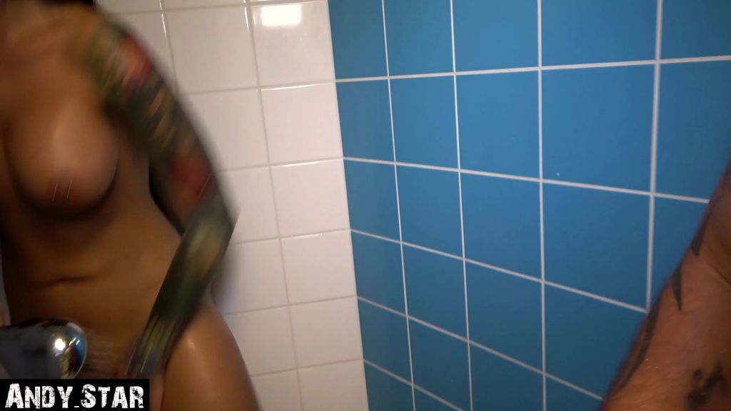 sexy foto nr. 9 von Erster Versuch...Piss mir auf den Schwanz! UNCUT!