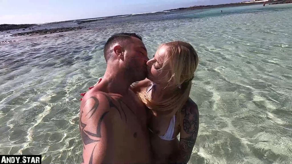 sexy foto nr. 2 von PUBLIC EXTREM AM STRAND UNTERWASSER | ERWISCHT WORDEN