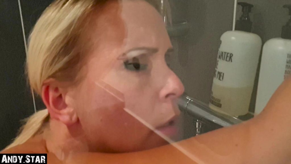 sexy foto nr. 9 von PISS-TSUNAMI ÜBER MEIN SCHWANZ JULIA PINK LÄSST LAUFEN
