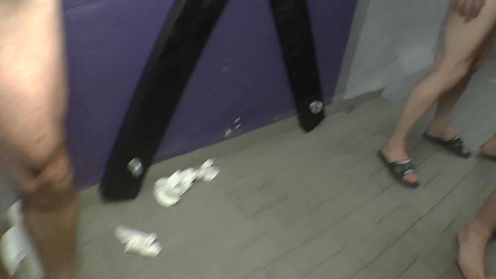 sexy foto nr. 6 von AO GANGBANG SCHLAMMSCHIEBEN MIT 2 NYMPHOMANINNEN