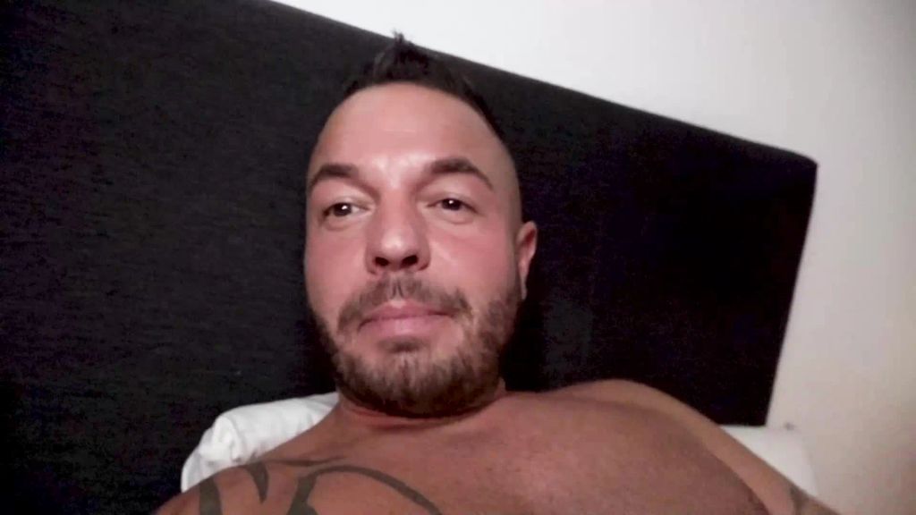 sexy foto nr. 1 von ÜBERRASCHUNG TRANSEN-MÄDCHEN ANAL ZERFICKT