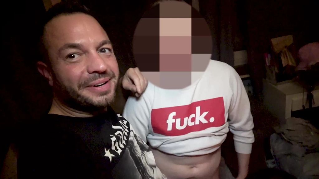 sexy foto nr. 10 von DOPPELTER BLOWJOB 2 SCHWÄNZE SPRITZEN IHR INS MAUL