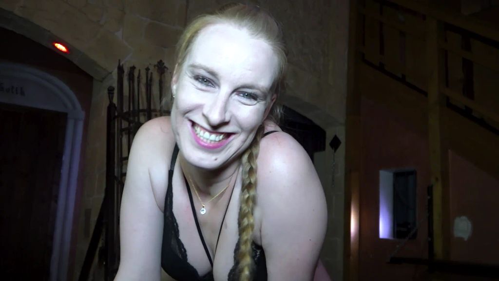 sexy foto nr. 1 von MIT TRÄNEN IN DEN AUGEN - Halsfotze beim GANGBANG zerstört