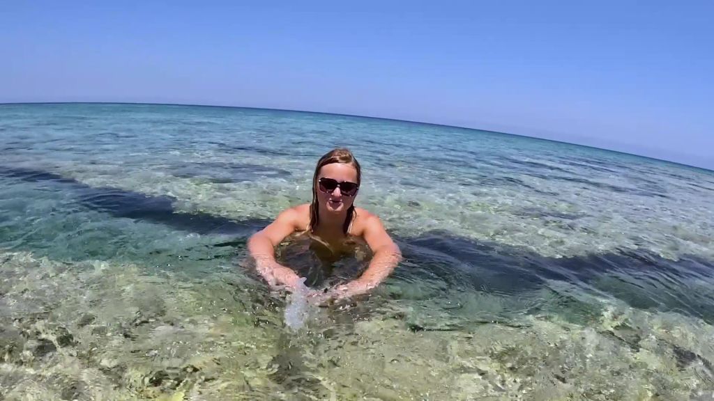 sexy foto nr. 1 von DIE NICHT-MEERJUNGFRAU Big-Ass Teen Lina abgefickt im Urlaub
