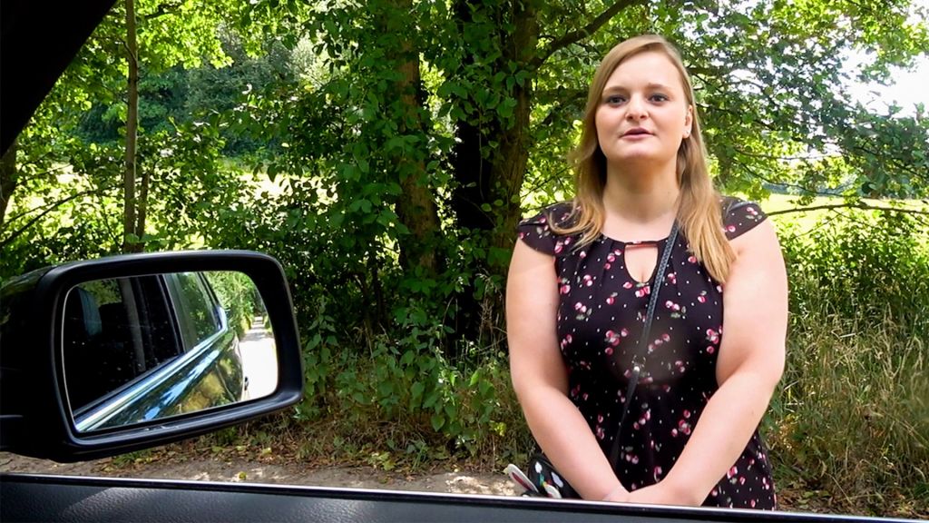 Vorschaubild 9 zum Video „BIG-ASS TEEN LINA - Auto-Sex mit Creampie“
