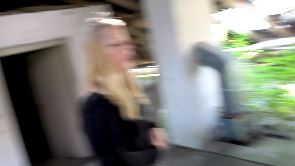 sexy foto nr. 2 von UNSCHULDIG? MÄDCHEN ALLEINE IM LOSTPLACE VON 2 SCHWÄNZEN ABG