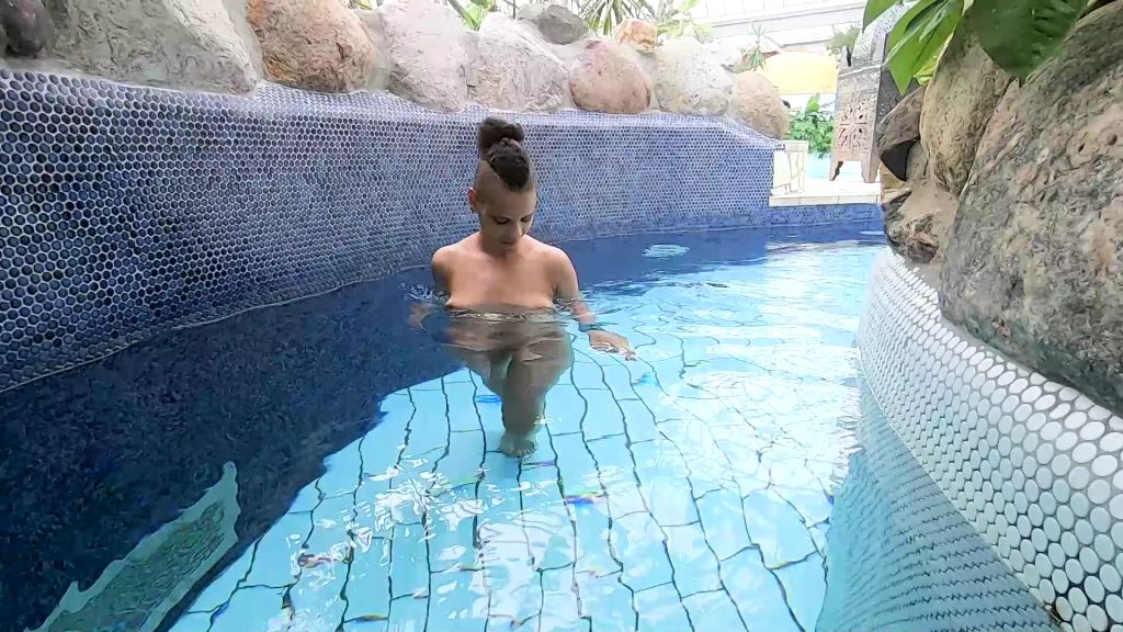 sexy foto nr. 3 von UNTERWASSER IM SCHWIMMBAD RISKANTER PUBLIC-SEX
